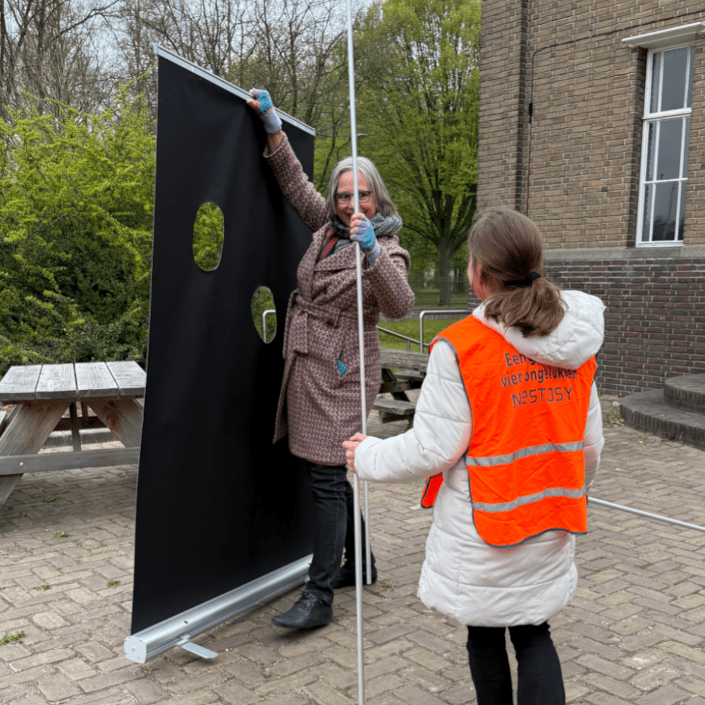 Een banner is ook techniek zegt Nicolet Theunissen tijdens Girl's day 2025